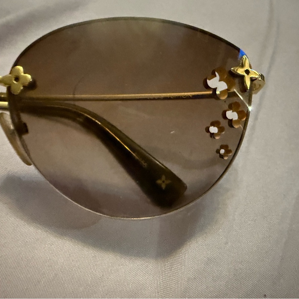 Mint condition Louis Vuitton sunglasses - Picture 4 of 7